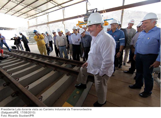 Presidente Lula durante visita ao Canteiro Industrial da Transnordestina.