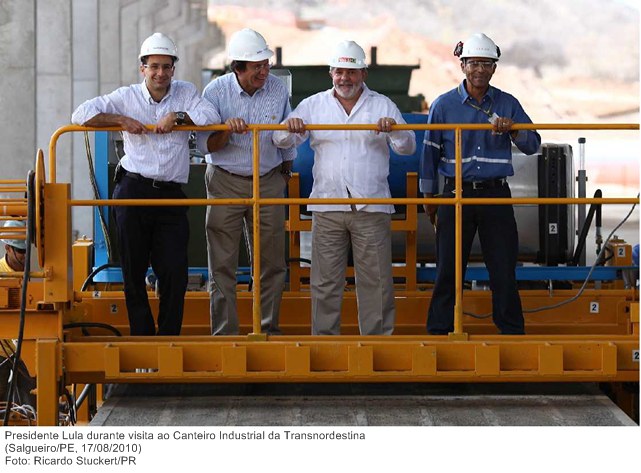 Presidente Lula durante visita ao Canteiro Industrial da Transnordestina 