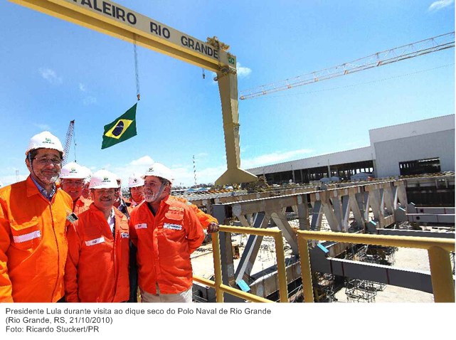 Presidente Lula durante visita ao dique seco do Polo Naval de Rio Grande 