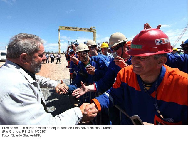 Presidente Lula durante visita ao dique seco do Polo Naval de Rio Grande.