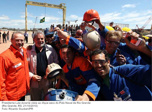 Presidente Lula durante visita ao dique seco do Polo Naval de Rio Grande 