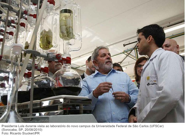 Presidente Lula durante visita ao laboratório do novo campus da Universidade Federal de São Carlos (UFSCar).
