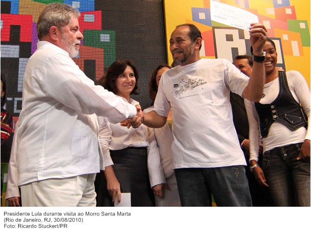 Presidente Lula durante visita ao Morro Santa Marta.