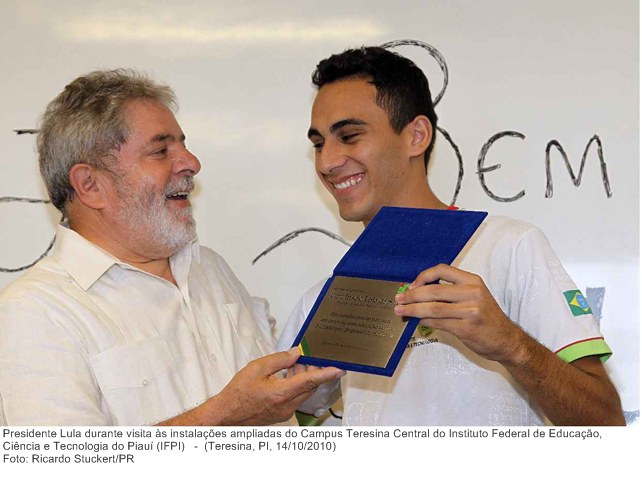 Presidente Lula durante visita às instalações ampliadas do Campus Teresina Central do Instituto Federal de Educação, Ciência e Tecnologia do Piauí (IFPI).