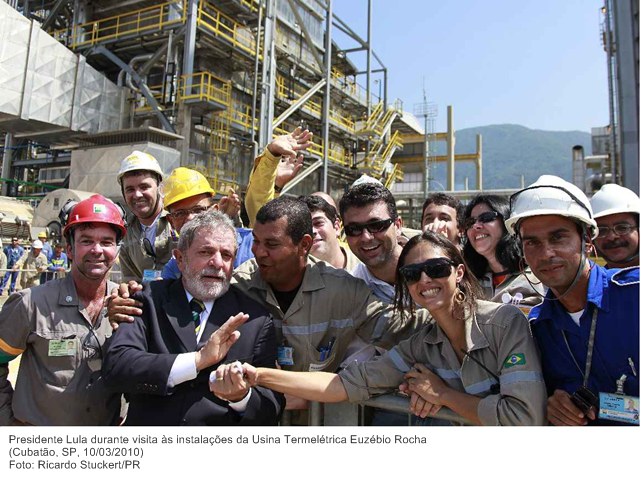 Presidente Lula durante visita às instalações da Usina Termelétrica Euzébio Rocha.