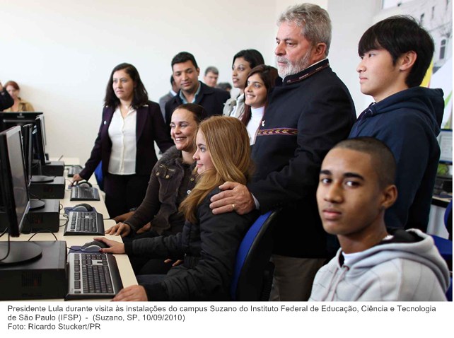 Presidente Lula durante visita às instalações do campus Suzano do Instituto Federal de Educação, Ciência e Tecnologia de São Paulo (IFSP).