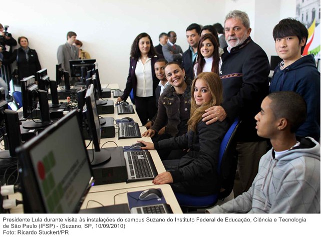 Presidente Lula durante visita às instalações do campus Suzano do Instituto Federal de Educação, Ciência e Tecnologia de São Paulo (IFSP).