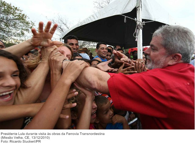 Presidente Lula durante visita às obras da Ferrovia Transnordestina .