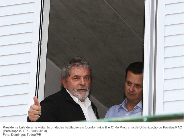 Presidente Lula durante visita às unidades habitacionais (condomínios B e C) do Programa de Urbanização de Favelas - PAC.