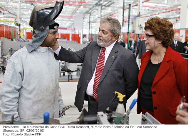Presidente Lula e a ministra da Casa Civil, Dilma Rousseff, durante visita à fábrica da Fiat, em Sorocaba.