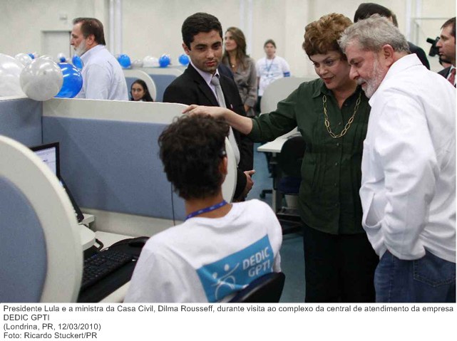 Presidente Lula e a ministra da Casa Civil, Dilma Rousseff, durante visita ao complexo da central de atendimento da empresa DEDIC GPTI.