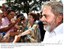 Presidente Lula e a ministra Dilma Rousseff cumprimentam populares durante visita a Vila Palmeiras, obra do (PAC) Saneamento e Habitação, em Governador Valadares.