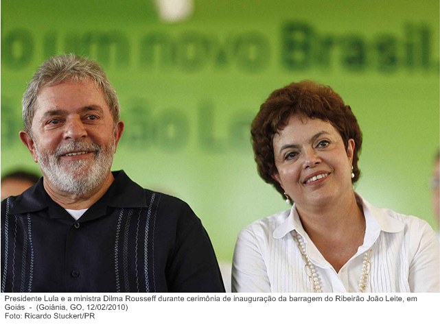 Presidente Lula e a ministra Dilma Rousseff durante cerimônia de inauguração da barragem do Ribeirão João Leite, em Goiás.