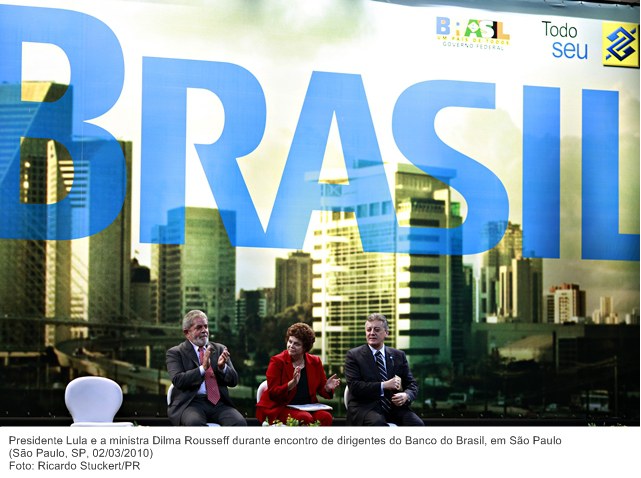 Presidente Lula e a ministra Dilma Rousseff durante encontro de dirigentes do Banco do Brasil, em São Paulo.