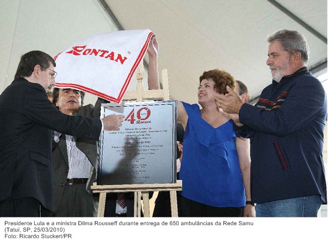 Presidente Lula e a ministra Dilma Rousseff durante entrega de 650 ambulâncias da Rede Samu.