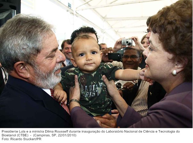 Presidente Lula e a ministra Dilma Rousseff durante inauguração do Laboratório Nacional de Ciência e Tecnologia do Bioetanol (CTBE).