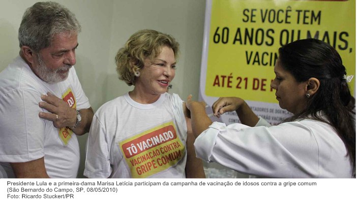Presidente Lula e a primeira-dama Marisa Letícia participam da campanha de vacinação de idosos contra a gripe comum.