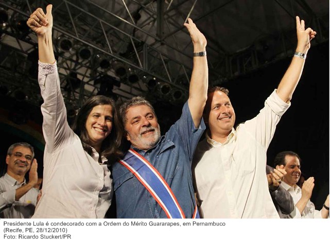 Presidente Lula é condecorado com a Ordem do Mérito Guararapes, em Pernambuco.