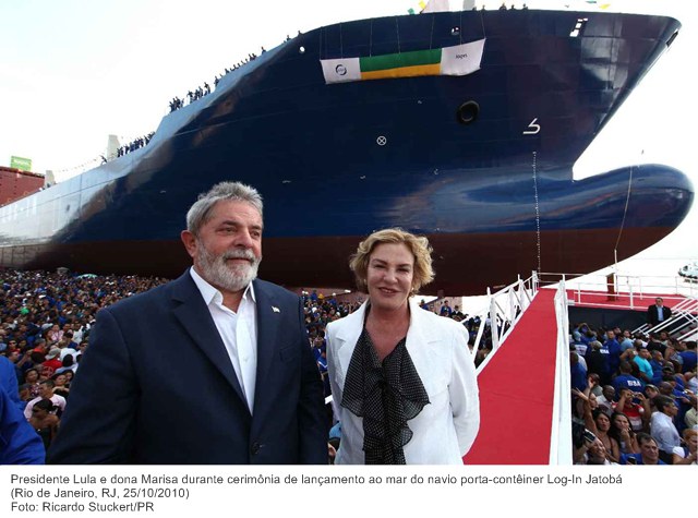 Presidente Lula e dona Marisa durante cerimônia de lançamento ao mar do navio porta-contêiner Log-In Jatobá.
