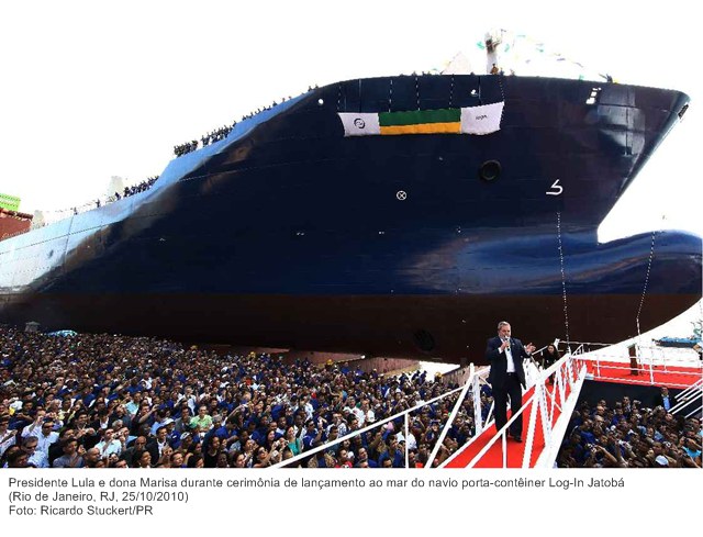 Presidente Lula e dona Marisa durante cerimônia de lançamento ao mar do navio porta-contêiner Log-In Jatobá .