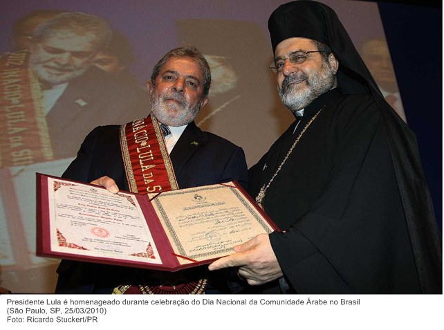 Presidente Lula é homenageado durante celebração do Dia Nacional da Comunidade Árabe no Brasil.