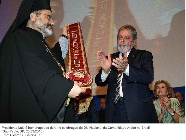 Presidente Lula é homenageado durante celebração do Dia Nacional da Comunidade Árabe no Brasil.