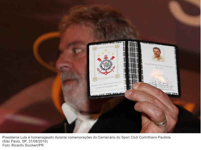 Presidente Lula é homenageado durante comemorações do Centenário do Sport Club Corinthians Paulista.