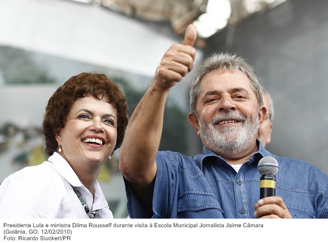 Presidente Lula e ministra Dilma Rousseff durante visita à Escola Municipal Jornalista Jaime Câmara.