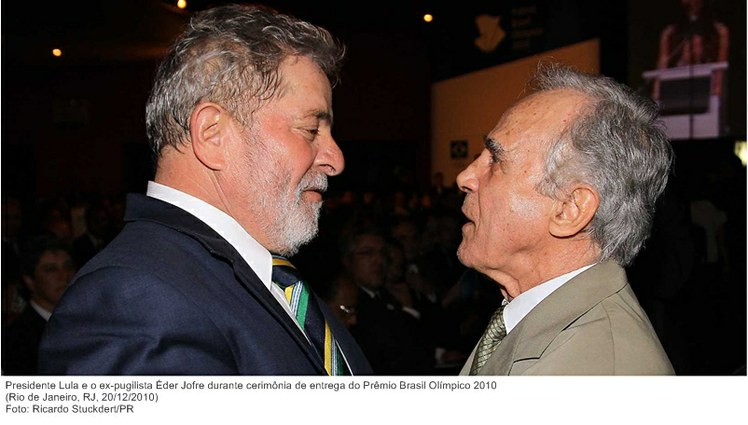 Presidente Lula e o ex-pugilista Éder Jofre durante cerimônia de entrega do Prêmio Brasil Olímpico 2010.