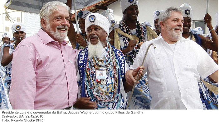 Presidente Lula e o governador da Bahia, Jaques Wagner, com o grupo Filhos de Gandhy