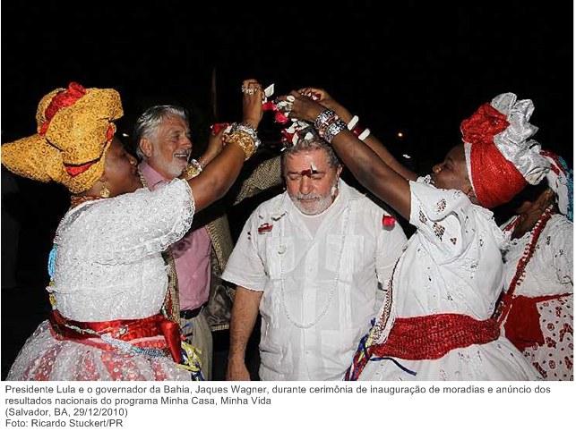 Presidente Lula e o governador da Bahia, Jaques Wagner, durante cerimônia de inauguração de moradias e anúncio dos resultados nacionais do programa Minha Casa, Minha Vida.