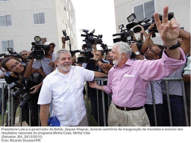 Presidente Lula e o governador da Bahia, Jaques Wagner, durante cerimônia de inauguração de moradias e anúncio dos resultados nacionais do programa Minha Casa, Minha Vida