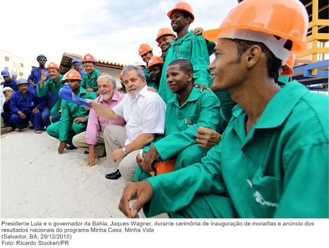 Presidente Lula e o governador da Bahia, Jaques Wagner, durante cerimônia de inauguração de moradias e anúncio dos resultados nacionais do programa Minha Casa, Minha Vida 