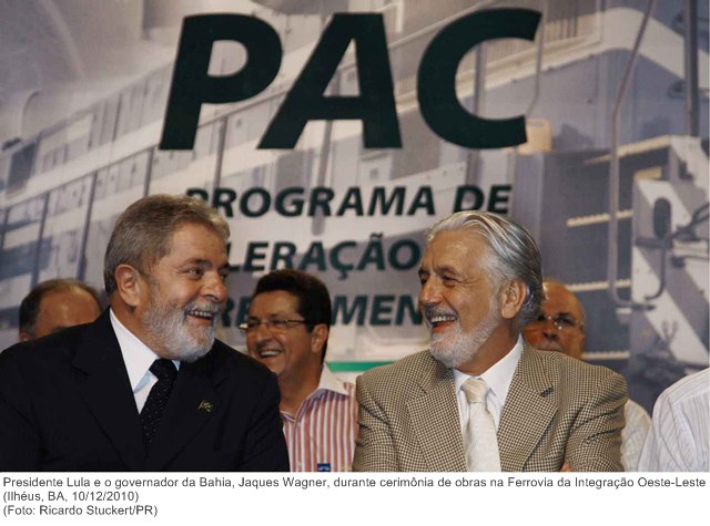 Presidente Lula e o governador da Bahia, Jaques Wagner, durante cerimônia de obras na Ferrovia da Integração Oeste-Leste 
