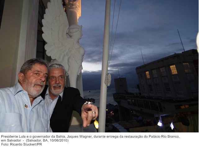 Presidente Lula e o governador da Bahia, Jaques Wagner, durante entrega da restauração do Palácio Rio Branco, em Salvador 