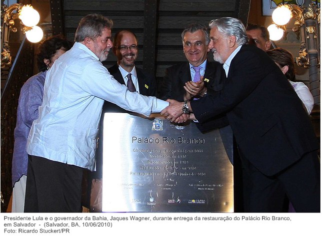 Presidente Lula e o governador da Bahia, Jaques Wagner, durante entrega da restauração do Palácio Rio Branco, em Salvador 