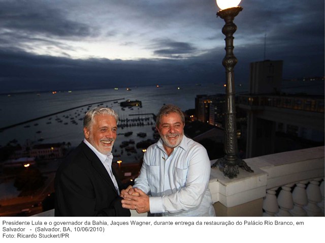 Presidente Lula e o governador da Bahia, Jaques Wagner, durante entrega da restauração do Palácio Rio Branco, em Salvador.