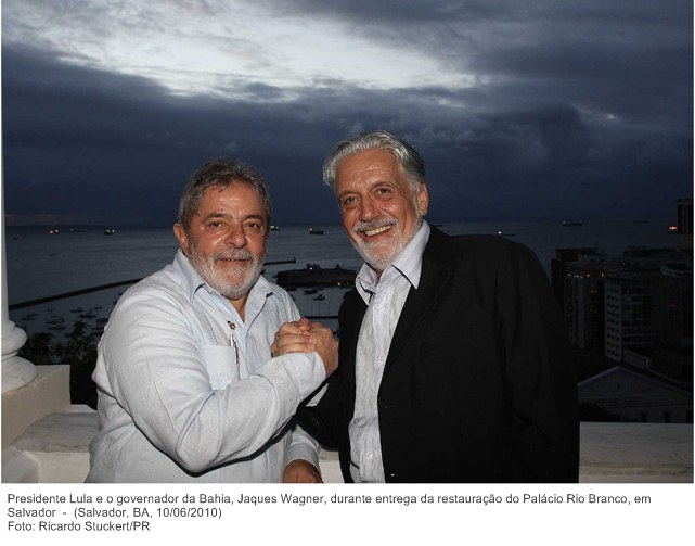 Presidente Lula e o governador da Bahia, Jaques Wagner, durante entrega da restauração do Palácio Rio Branco, em Salvador 
