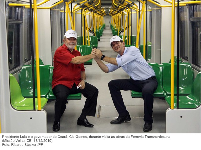 Presidente Lula e o governador do Ceará, Cid Gomes, durante visita às obras da Ferrovia Transnordestina.
