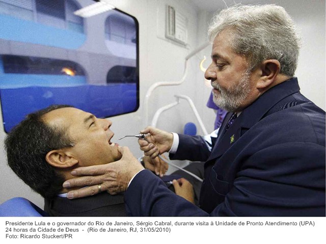 Presidente Lula e o governador do Rio de Janeiro, Sérgio Cabral, durante visita à Unidade de Pronto Atendimento (UPA) 24 horas da Cidade de Deus.