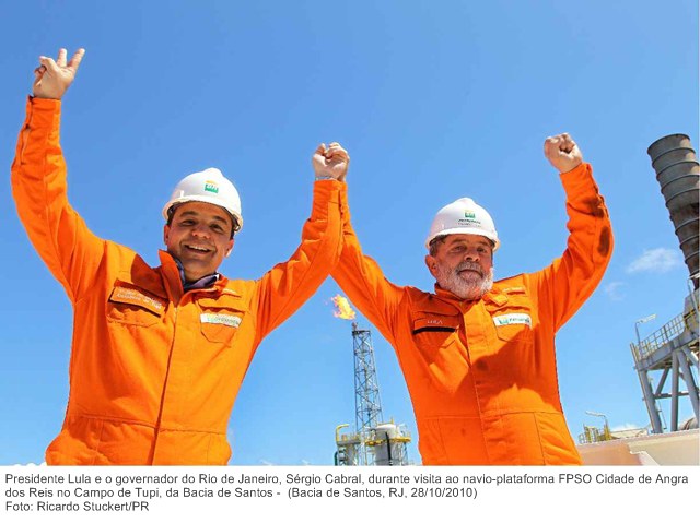 Presidente Lula e o governador do Rio de Janeiro, Sérgio Cabral, durante visita ao navio-plataforma FPSO Cidade de Angra dos Reis no Campo de Tupi, da Bacia de Santos.