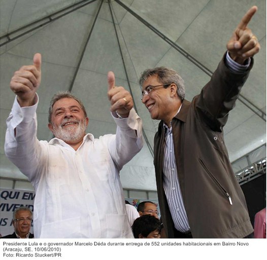 Presidente Lula e o governador Marcelo Déda durante entrega de 552 unidades habitacionais em Bairro Novo.