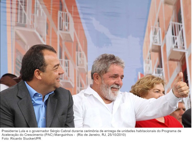 Presidente Lula e o governador Sérgio Cabral durante cerimônia de entrega de unidades habitacionais do Programa de Aceleração do Crescimento (PAC) Manguinhos