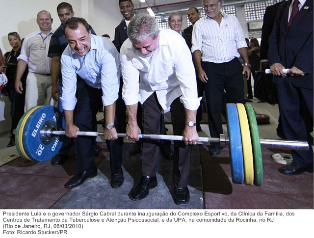 Presidente Lula e o governador Sérgio Cabral durante inaug. do Comp.. Esportivo, da Clínica da Família, dos Centros de Tratamento da Tuberculose e Atenção Psicossocial, e da UPA, na comunidade da Rocinha.