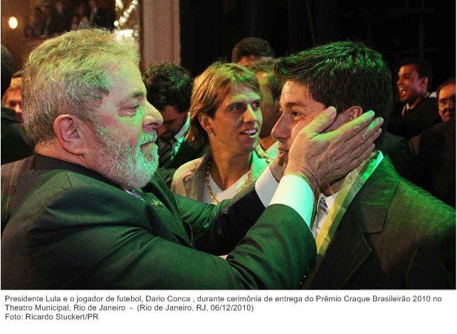 Presidente Lula e o jogador de futebol, Dario Conca , durante cerimônia de entrega do Prêmio Craque Brasileirão 2010 no Theatro Municipal, Rio de Janeiro