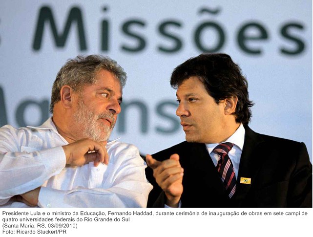 Presidente Lula e o ministro da Educação, Fernando Haddad, durante cerimônia de inauguração de obras em sete campi de quatro universidades federais do Rio Grande do Sul.