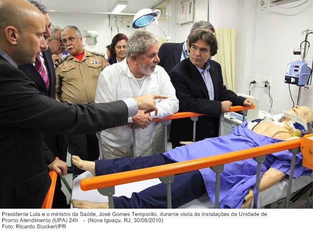 Presidente Lula e o ministro da Saúde, José Gomes Temporão, durante visita às instalações da Unidade de Pronto Atendimento (UPA) 24h (4)