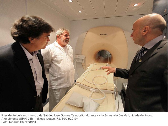 Presidente Lula e o ministro da Saúde, José Gomes Temporão, durante visita às instalações da Unidade de Pronto Atendimento (UPA) 24h (5).