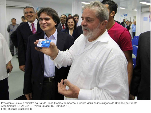 Presidente Lula e o ministro da Saúde, José Gomes Temporão, durante visita às instalações da Unidade de Pronto Atendimento (UPA) 24h 