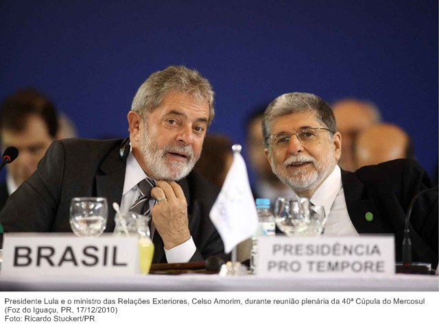 Presidente Lula e o ministro das Relações Exteriores, Celso Amorim, durante reunião plenária da 40ª Cúpula do Mercosul (2).